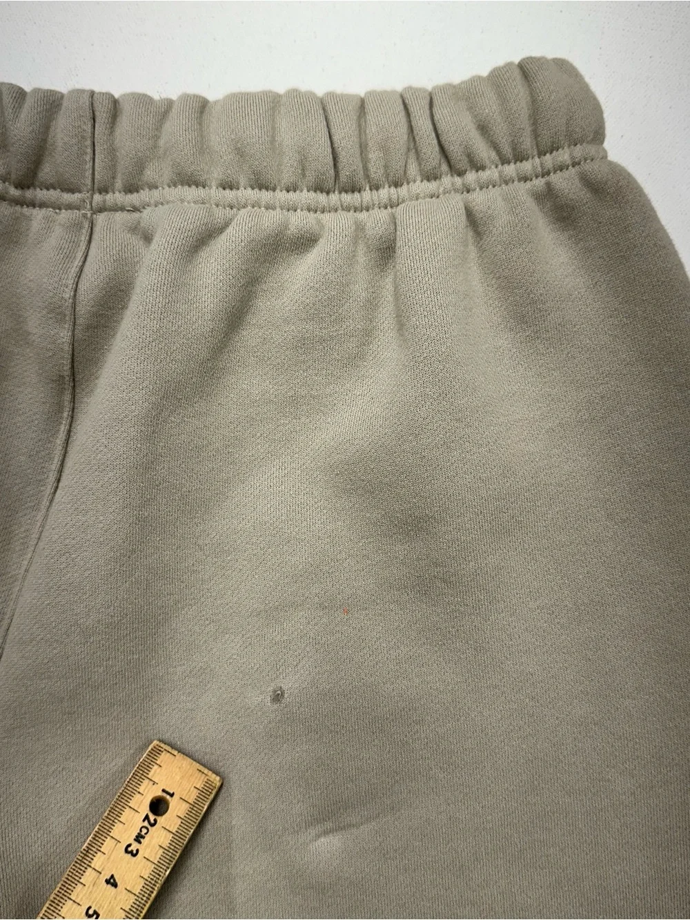 Fear of God ESSENTIALS Fleece Shorts Women’s XL Beige Sweat Shorts Logo